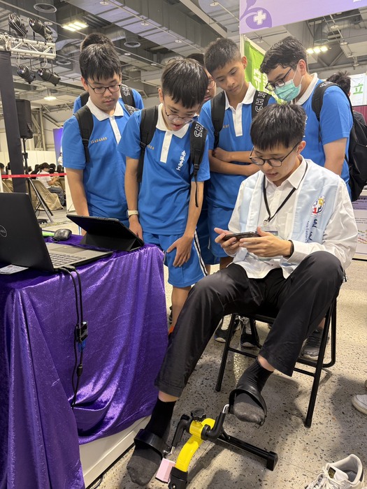 1140912USR EXPO_電子系同學向南港高工學生展示研發成果圖片