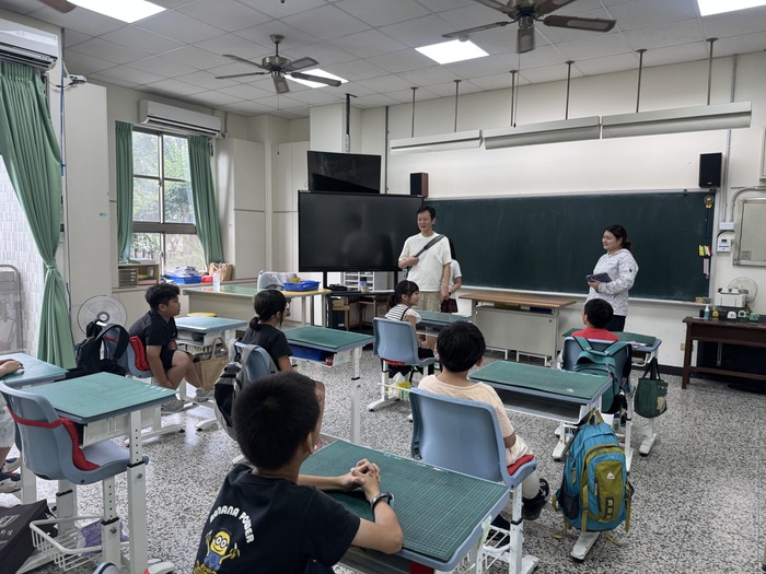 1140521「亞東creativity~形塑長福未來家園新意象」-計畫團隊與小學生訪談過程圖片