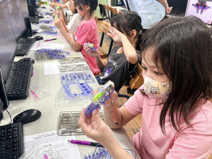1151021安和國小翻轉學習-4.觀察行走步態，理解生物仿生概念