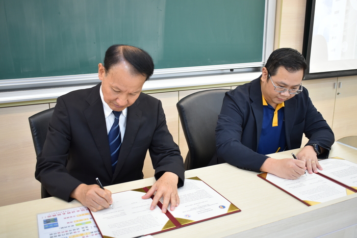 1151020亞東大與越南Tay Đo college簽訂mou-校長與貴賓代表簽約