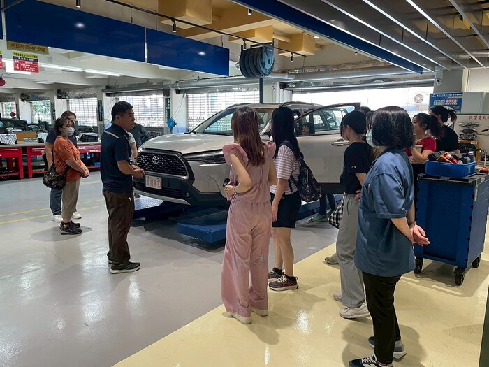1140701中正國中參訪-新北市中正國中教師於新北高工汽車科參訪體驗
