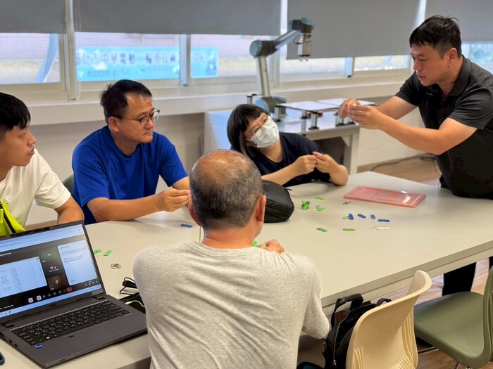 1140701中正國中參訪-新北市中正國中教師於新北高工模具科進行實作體驗