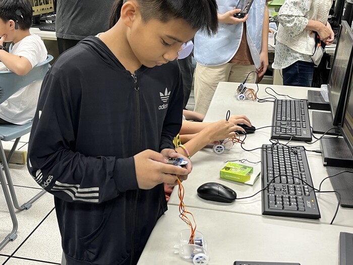 1150422廣福科學營-我可以操控好我自己組裝完成的智慧小車了！