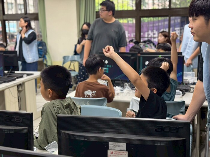 1150422廣福科學營-我們都很認真地聽課和發問喔！