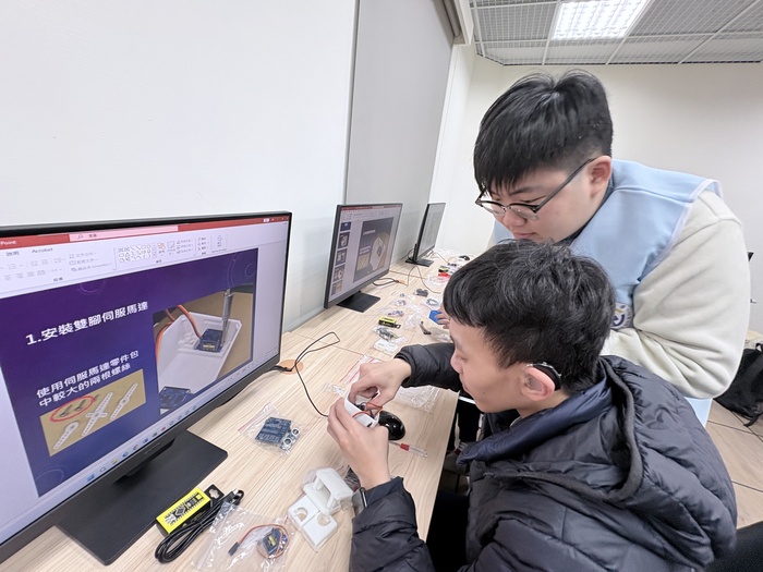 11501機器人教育科學營-未來的對話：向助教提問