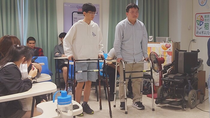 11410參訪輔具資源中心-體驗使用輔具圖片