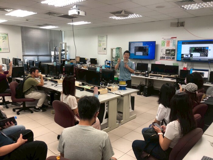 1140826遇見技職未來!-通訊工程系朱昌龍老師教授學員通訊聯繫原理圖片