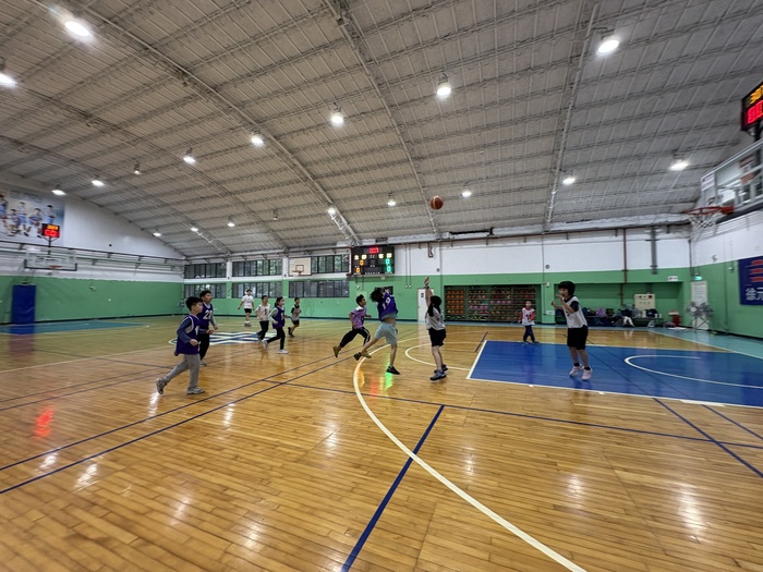 1141029USR攜手廣福國小籃球營-哇！看我可以跳多高！圖片