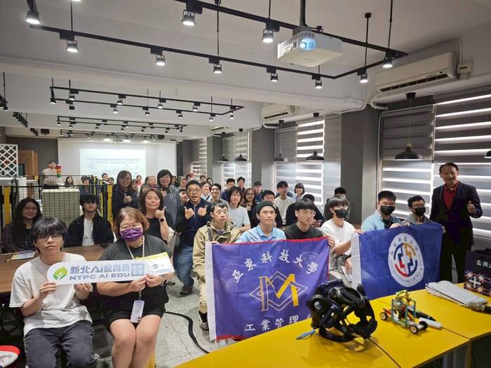 1150328行前培訓課程-新北市政府教育局、亞東科大及全體薦送金手獎獲獎師生大合照