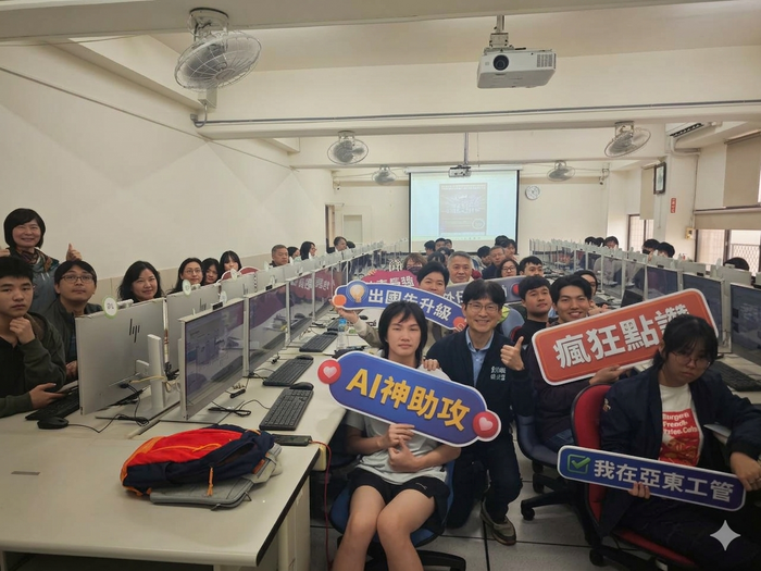 1150328行前培訓課程-新北市政府教育局、亞東科大及全體薦送金手獎獲獎師生大合照