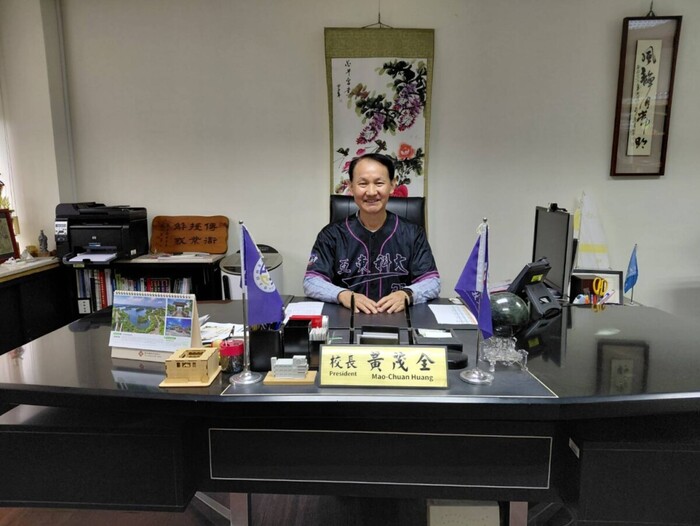 1150209亞東科大棒球隊採訪_亞東科大校長黃茂全博士(影像由記者郭晉嘉拍攝)。