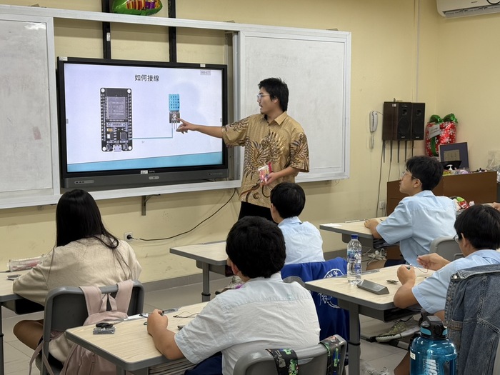 1140113~17醫學工程科學營-電子系周郁欽同學上課情況