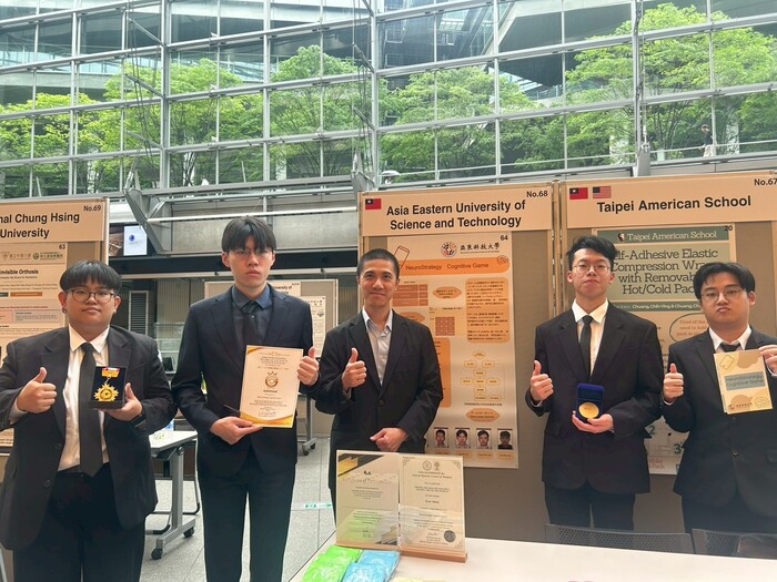 1150507~8日本東京創新天才發明展-「神經策略之認知科技桌遊」奪泰國特別獎及金牌獎