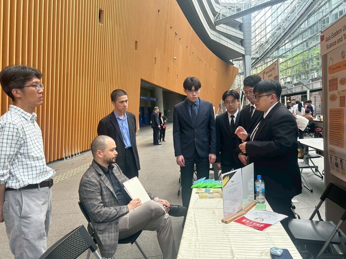 1150507~8日本東京創新天才發明展-學生英文解說研發成品並示範遊戲設計