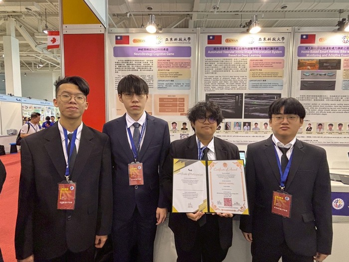1141206高雄發明展_科技桌遊APP作品奪銅 團隊合影圖片