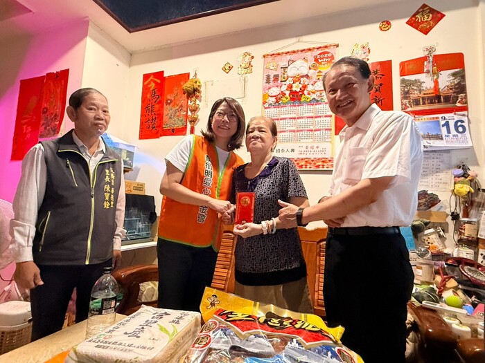 1150916-2026公益青年送愛下鄉趣_亞東科大黃茂全校長、蔡紹云董事長及華德里陳寶銓里長共同關懷里民