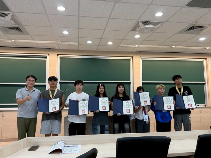 1140702~03社團負責人暨幹部研習-學務長給予工作人員及新任幹部們鼓勵圖片