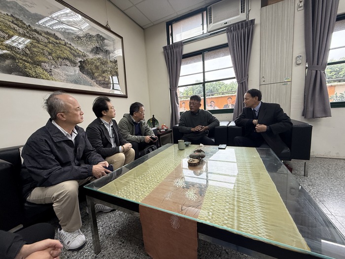 1141226與青年中學交流-01兩校師長洽談合作圖片