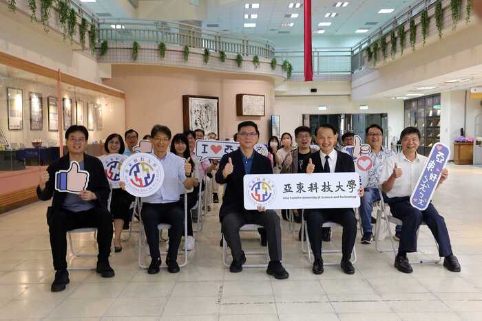 師生創作展兩校師長開幕合影