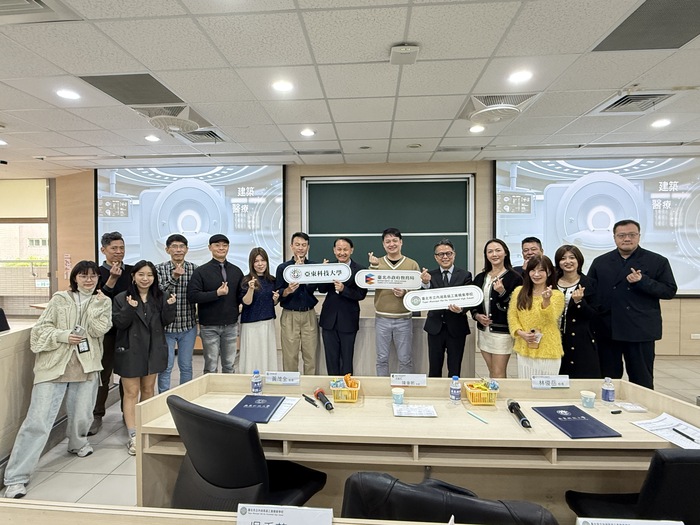 1150204內湖高工策略聯盟_台北市教育局技職科師長、亞東科大及內湖高中師長合影