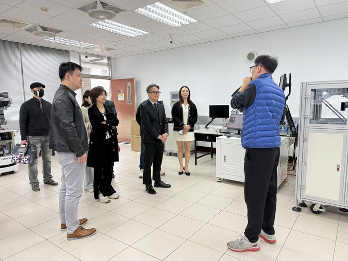 1150204內湖高工策略聯盟_電機工程系王盈中主任介紹系所課程特色及實驗室