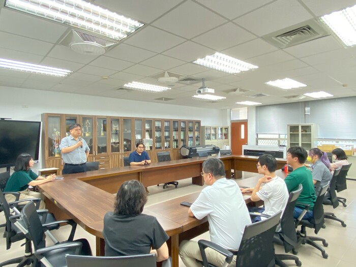 114/11交換生授旗典禮-全球事務處處長致詞勉勵交換生圖片