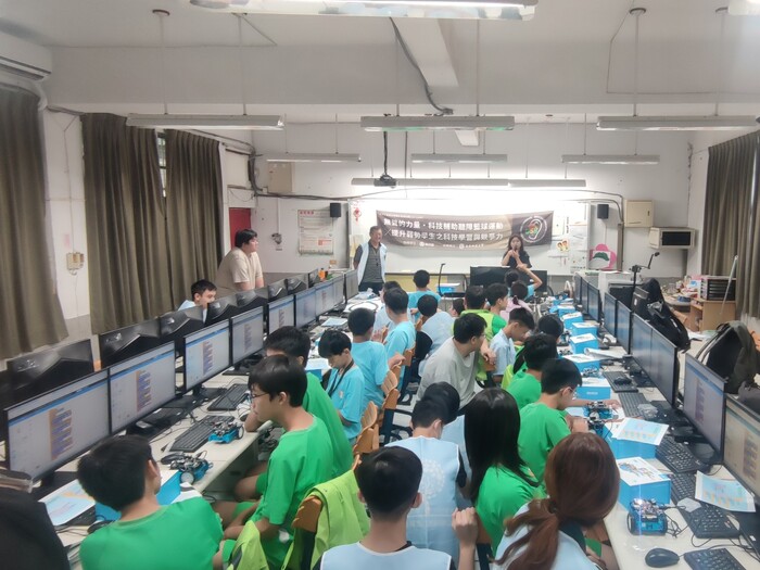 11409USR科學營-亞東科技大學於中正國中辦理科學營充分展現講師、助教與學員對活動的熱情圖片