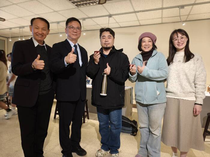 1150309鶯歌工商捐贈儀式-鶯歌工商陶工科學生介紹畢業展作品