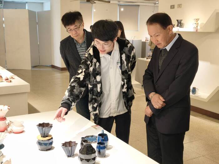 1150309鶯歌工商捐贈儀式-鶯歌工商陶工科學生介紹畢業展作品