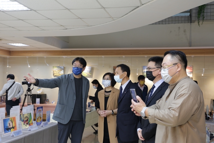亞東科大通識中心攜手鶯歌工商 創藝流轉展現人文關懷美學素養