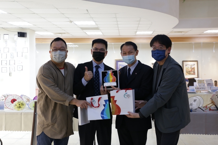 亞東科大通識中心攜手鶯歌工商 創藝流轉展現人文關懷美學素養