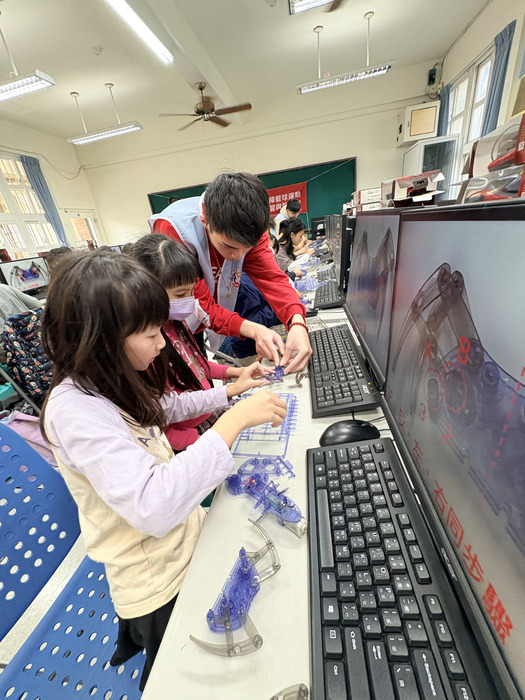 1150318新竹民富國小科學營-同學分享自己的專業可幫助別人很有成就感