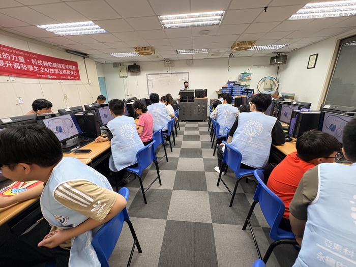 1150415力行國小弱勢科學營-培訓的助教大哥哥