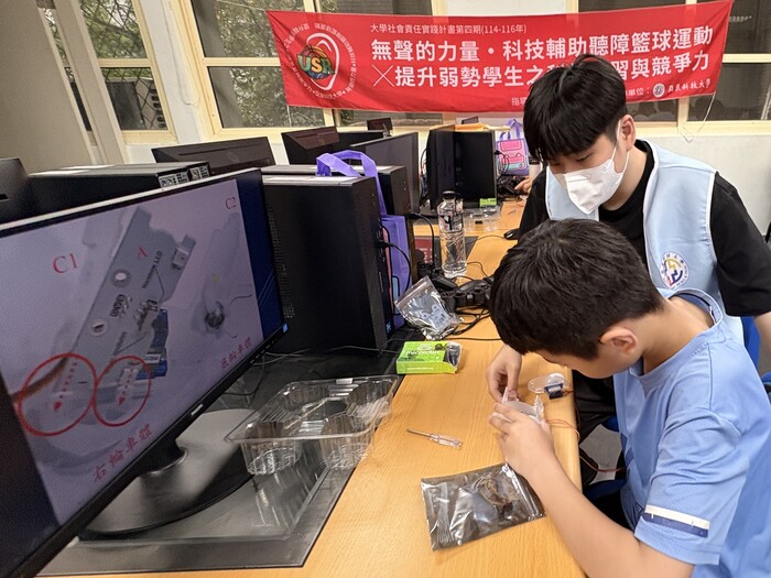 1150415力行國小弱勢科學營-謝謝大哥哥全程的陪伴