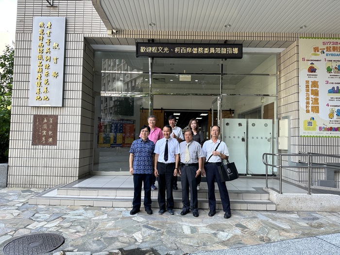 左起依序為柯百庠、黃茂全、程文光、許苑杰