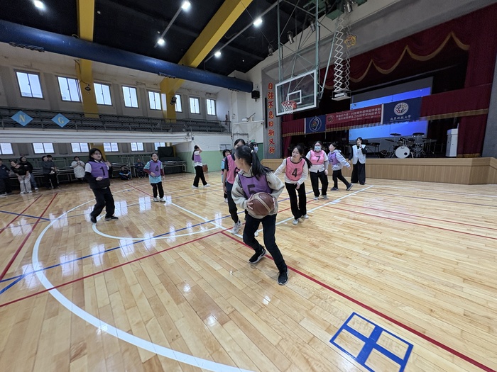 1150121共融籃球體驗營-教練說要看好彼此的背影