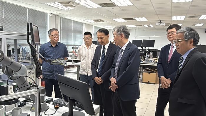 1150410聖約翰參訪本校-觀摩智慧製造實驗室