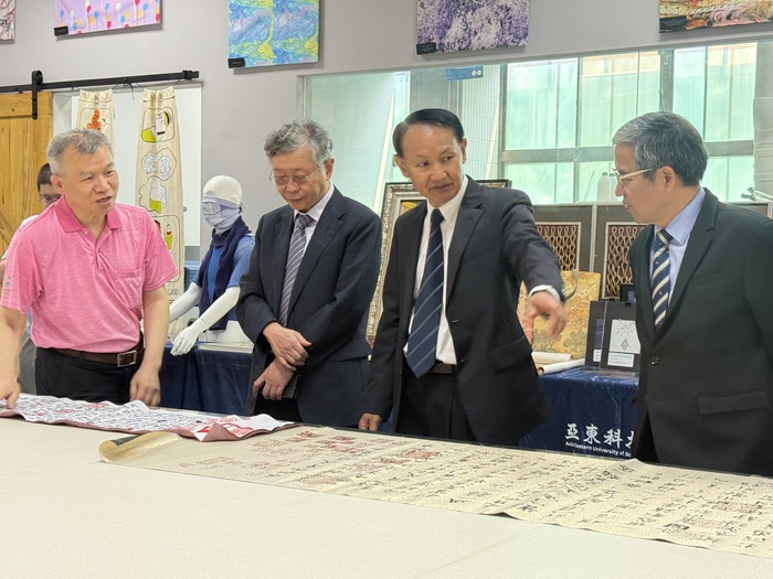 1150410聖約翰參訪本校-展示紡織設計成果交流