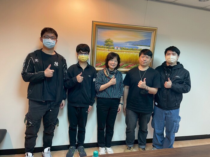 計畫負責單位與記者聯合採訪工管系師生圖片