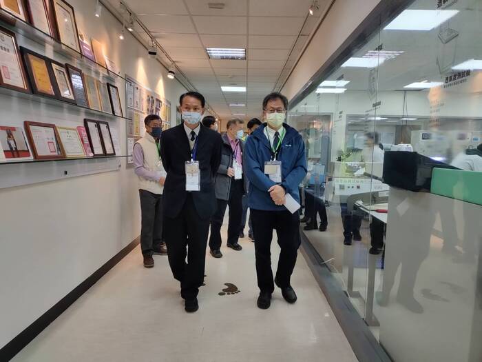 亞東科大偕同新北高工參訪聚紡增進實務知能