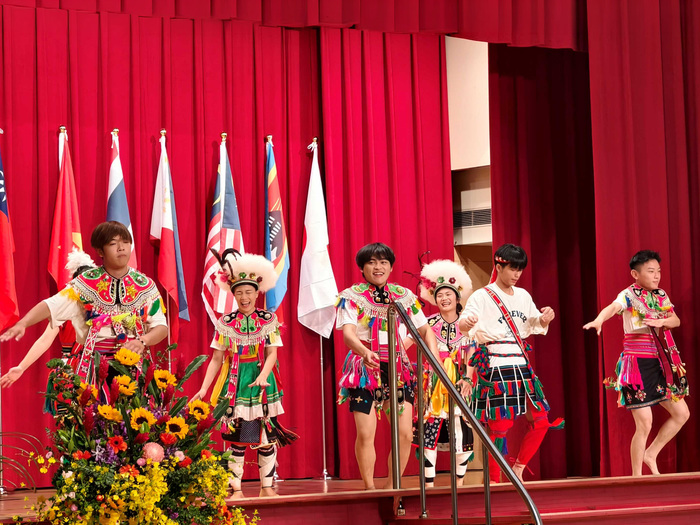 1150613-114學年度畢業典禮_圖1.原青社表演