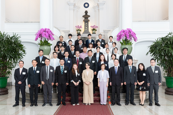 1150618蕭美琴副總統接見-2025年韓國首爾國際發明展得獎人合影留念