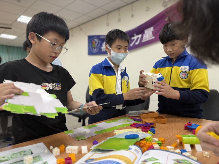 1150511中山國小弱勢科學營-我們互相學習