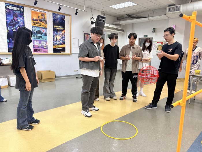 1150523【2026亞東通訊盃國三無人機足球體驗暨3+2+2N 新五專班說明會】_設計無人機逐步爬升與下降，提升高度控制細膩度