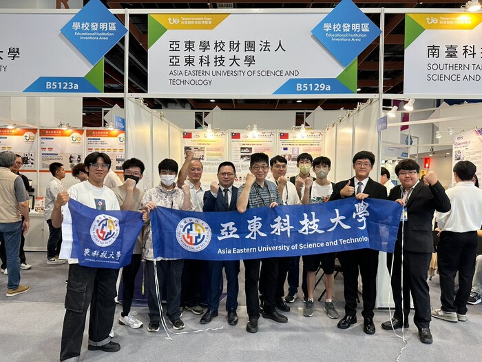 1150917-19台灣創新技術博覽會_參賽團隊成員於現場留影