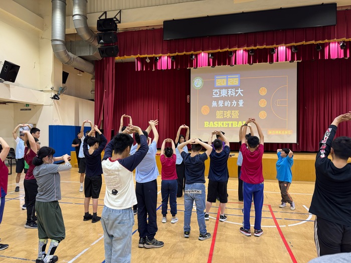 1150409新竹特教科學營-鄧教練帶大家拉拉手