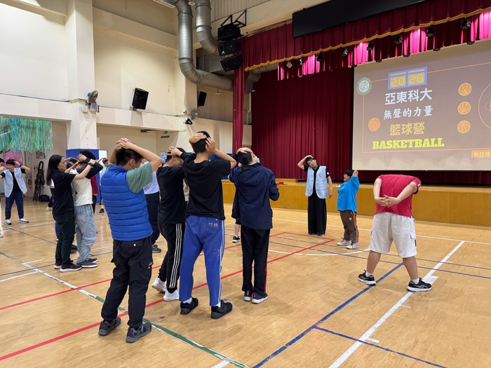 1150409新竹特教科學營-鄧教練帶大家暖身