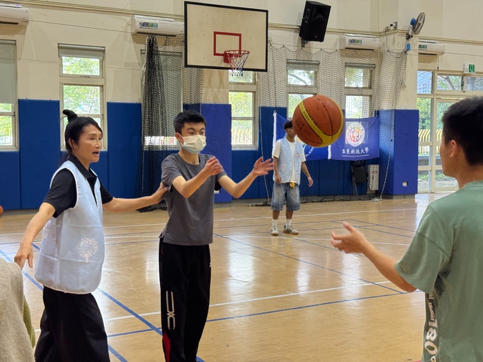 1150409新竹特教科學營-鄧教練教我們相互傳球