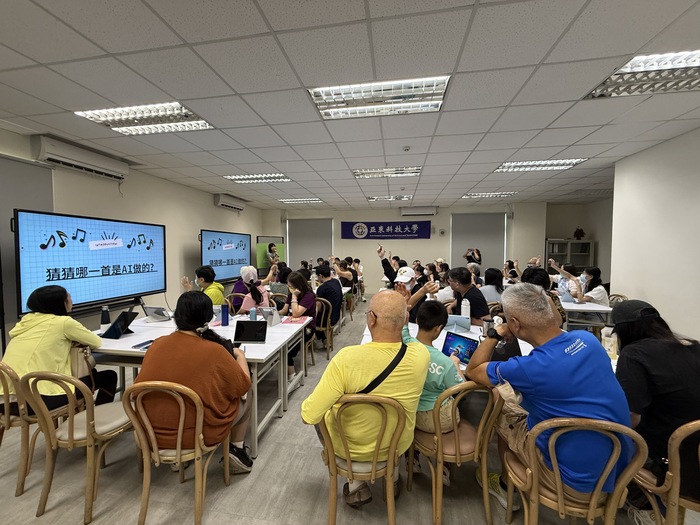 1140820銀髮族學習AI媒體識讀-AI製作短影音課程 學員上課反應熱絡圖片